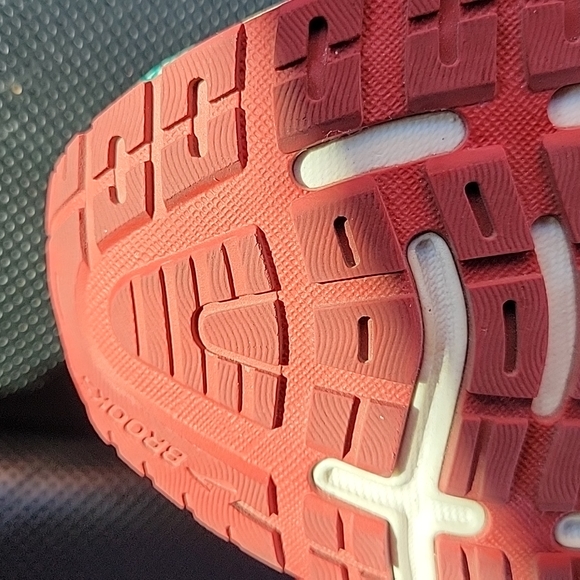 Christmas Sweater Brooks Revel athletic shoes - Picture 8 of 10